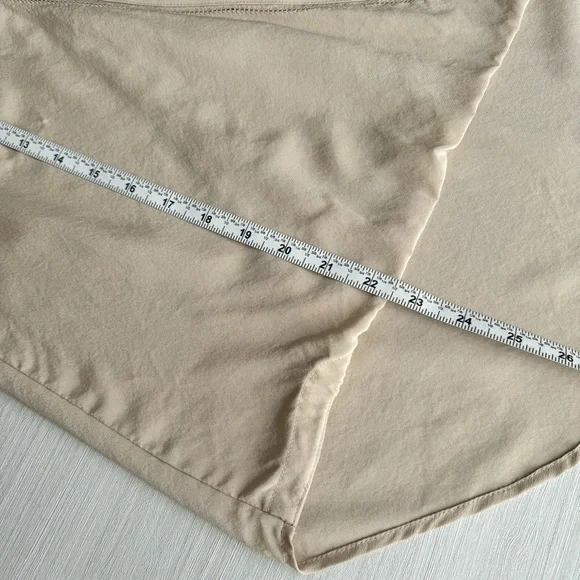 WHBM Silk Utility Blouse Size 4 Tan Long Sleeve Surplice V Neck High Low Casual - Picture 10 of 14